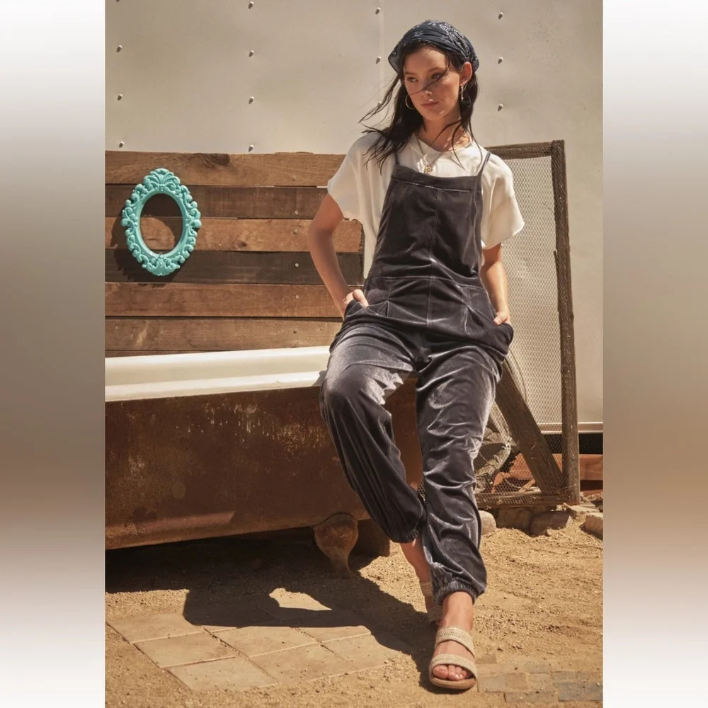 09 RESTOCK ✨Fabulous Stretch Velvet Pleated Overall jumpsuit - Picture 3 of 5